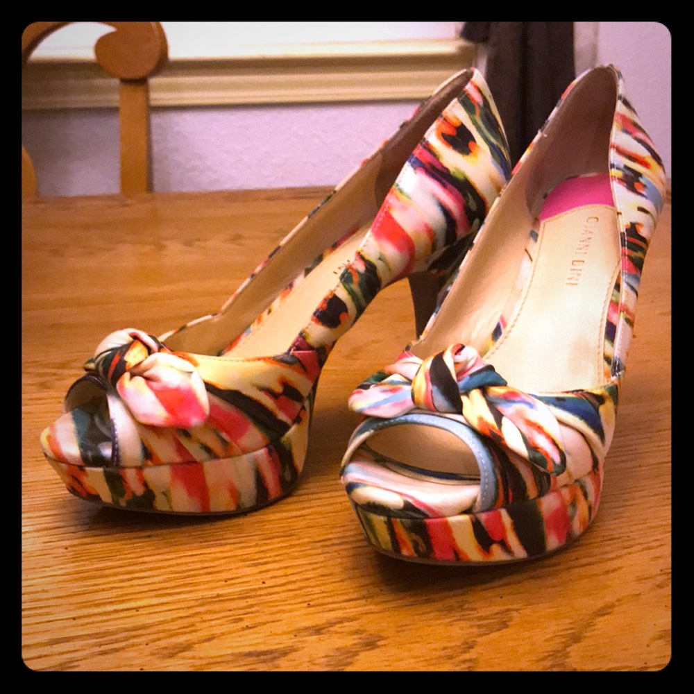 Cute Gianni Bini heels size 7.5 multi color